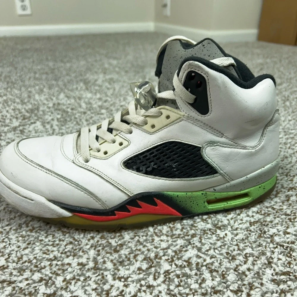 Jordan Shoes Mens Size 10.5 White Air Jordan 5 Retro Poison Green Sneakers Sport